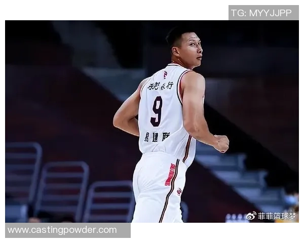 易建联领衔中国男篮获得奥运资格，观众欢呼他是国家英雄